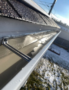 gutter install close up